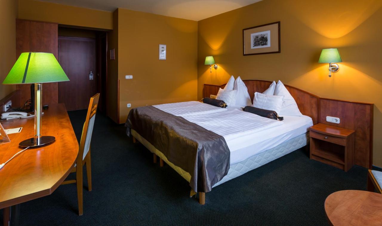 Hotel Gottwald ตาตา ภายนอก รูปภาพ
