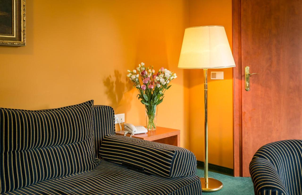 Hotel Gottwald ตาตา ภายนอก รูปภาพ