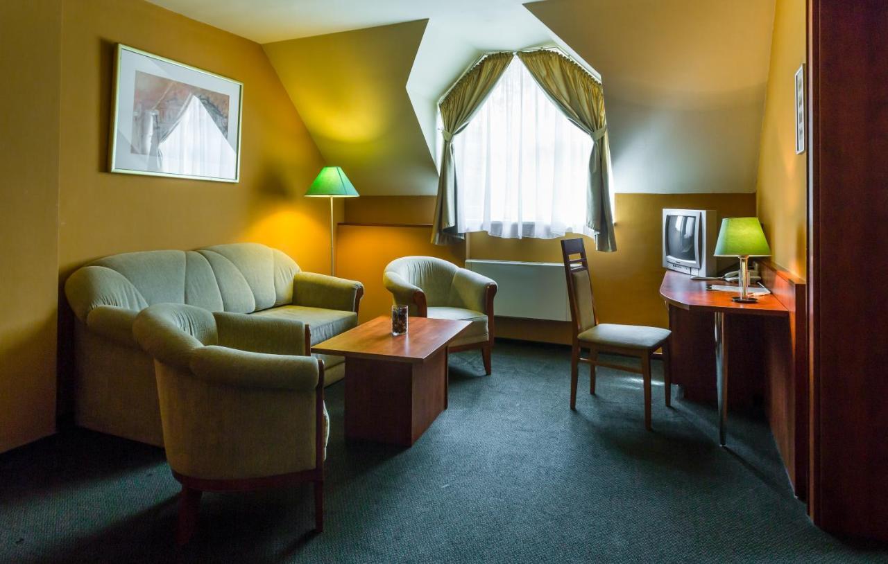Hotel Gottwald ตาตา ภายนอก รูปภาพ