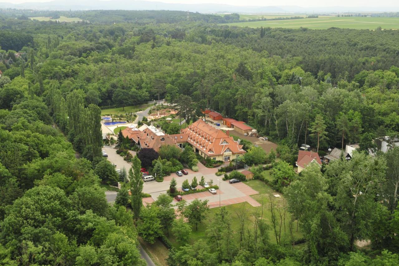 Hotel Gottwald ตาตา ภายนอก รูปภาพ