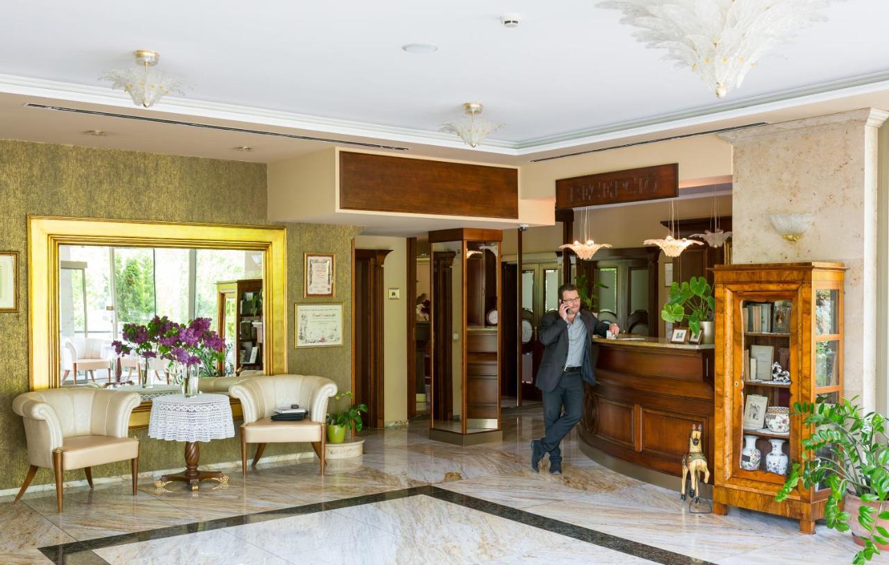 Hotel Gottwald ตาตา ภายนอก รูปภาพ